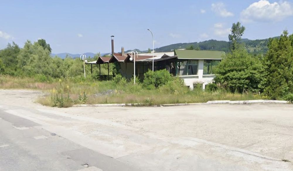 Дава се под наем Магазин в с. Долна Василица, Област София-област - 8000 кв.м за 714 € - Снимка #1