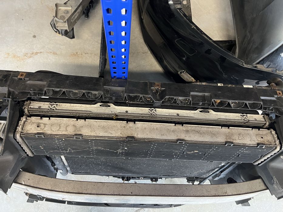 Audi Q3 8U TFSI предна маска/ перки/ радиатори комплект