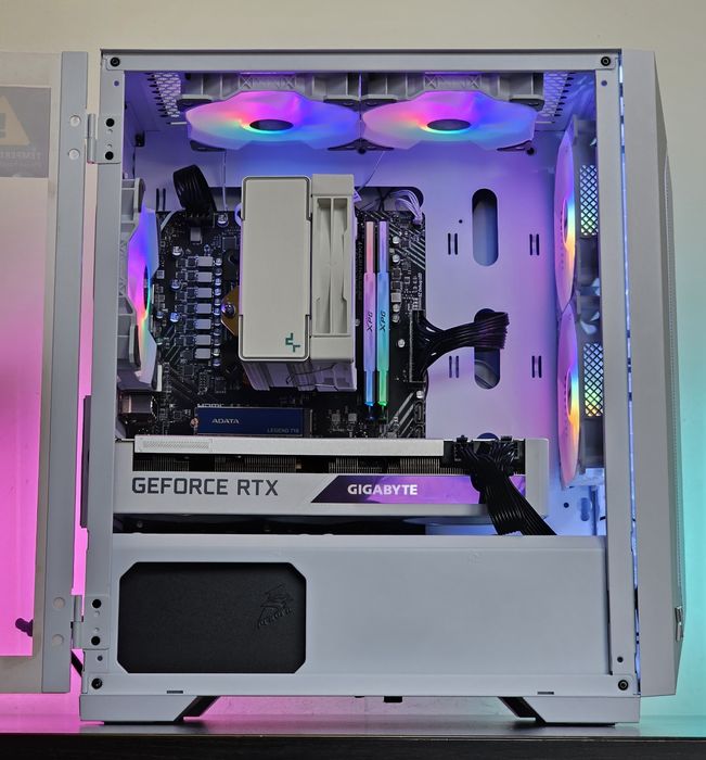 Ryzen 5-7500F/RTX 5060 8GB/RAM 32GB/SSD 1TB/Чисто Нов-Гаранция!