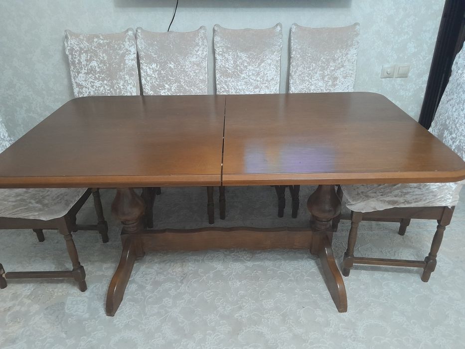 Стол со стульями