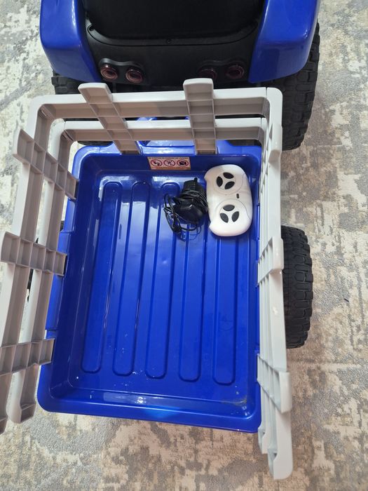 Детский электро-трактор с тележкой