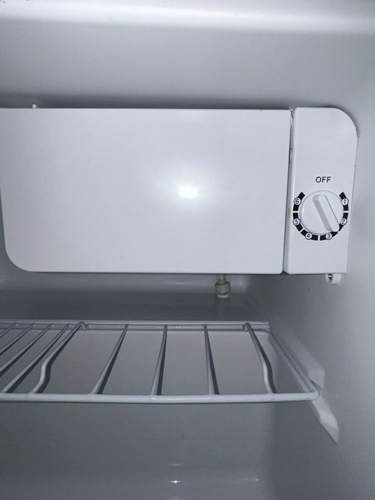 Хладилник мини бар arielli 43 литра, клас Е. бял