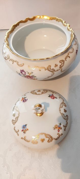 Немска порцеланова супиера с капак – Fine China, златна декорация