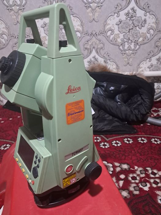 Тахометр Leica 407