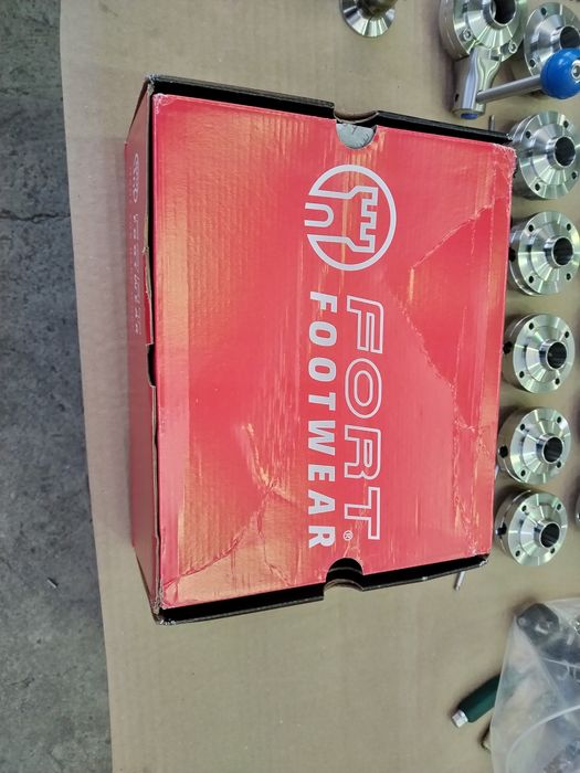 Работни обувки 41 с метално бомбе