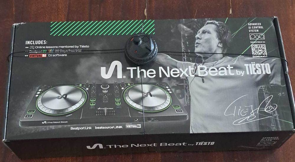 DJ контролер The Next Beat by Tiësto, предназначен за начинаещи и напреднали DJ-и.