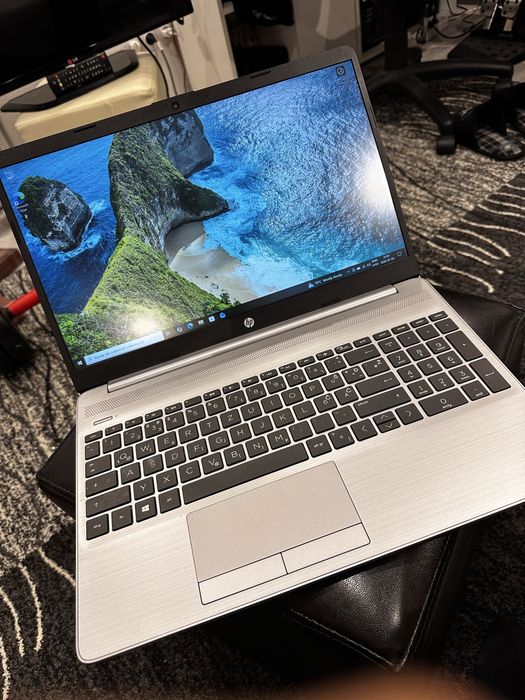 Laptop HP 255 G8