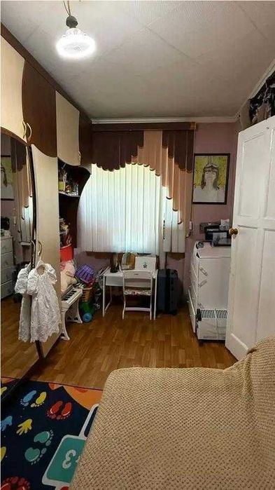 продам 2 комнатную с мебелью
