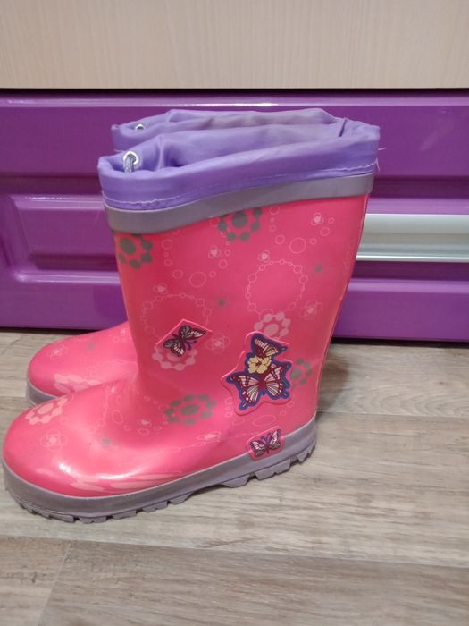 Срочно продам сапоги б/у на девочку