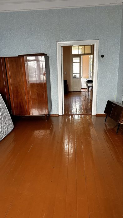 Сдается 2-х комнатная квартира в центре.