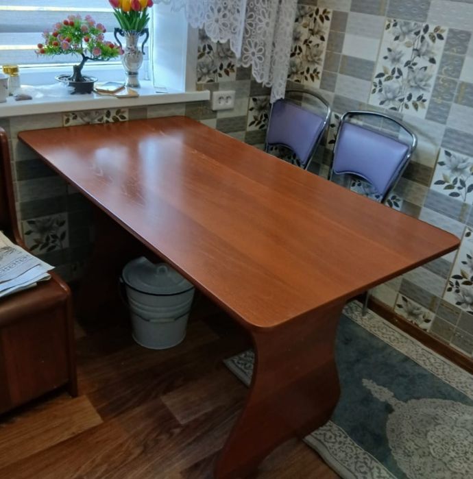 Стол обеденный большой