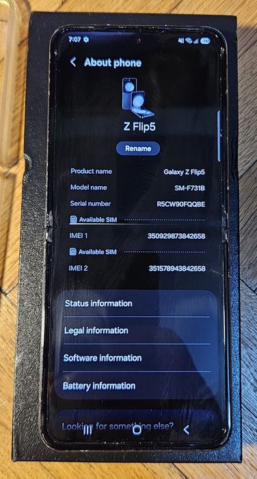 Samsung Galaxy Flip 5 de 256 pata pe display