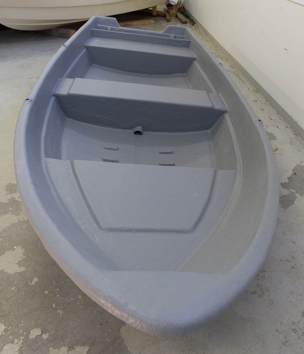 Продават се два модела гребни лодки