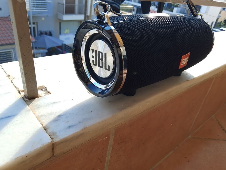 Продавам чисто нова JBL колонка!