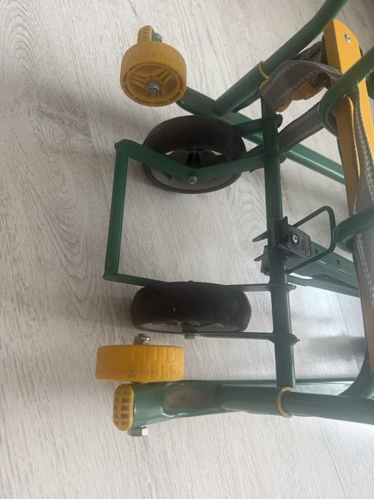 Продам санки на колесиках