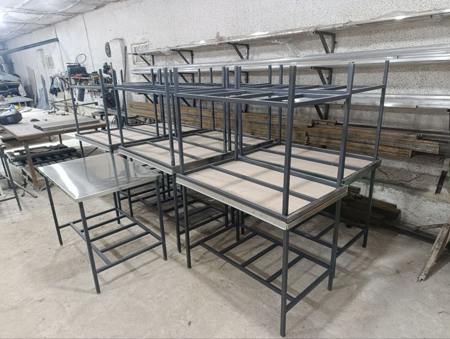 Moyka va stollar bor