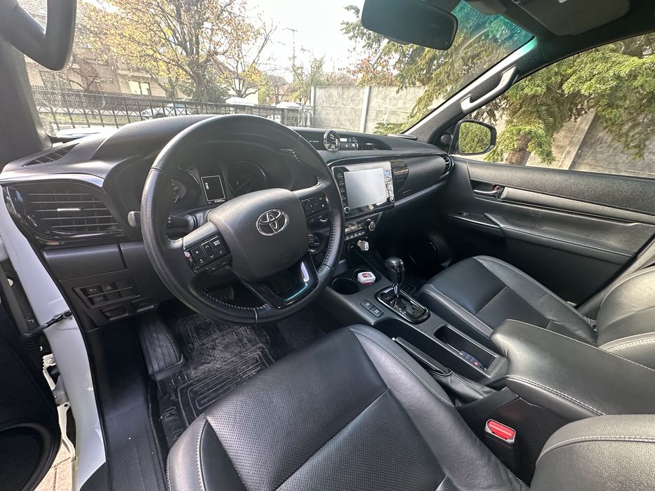 Vand Toyota Hilux Invincible 2,8 204 CP