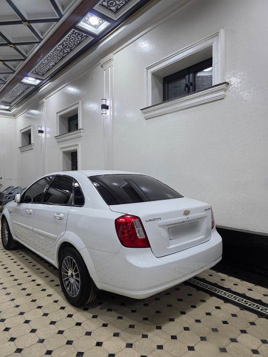 Lacetti 2009. 3-poz.Metan gazi bor.Variantlari bir.