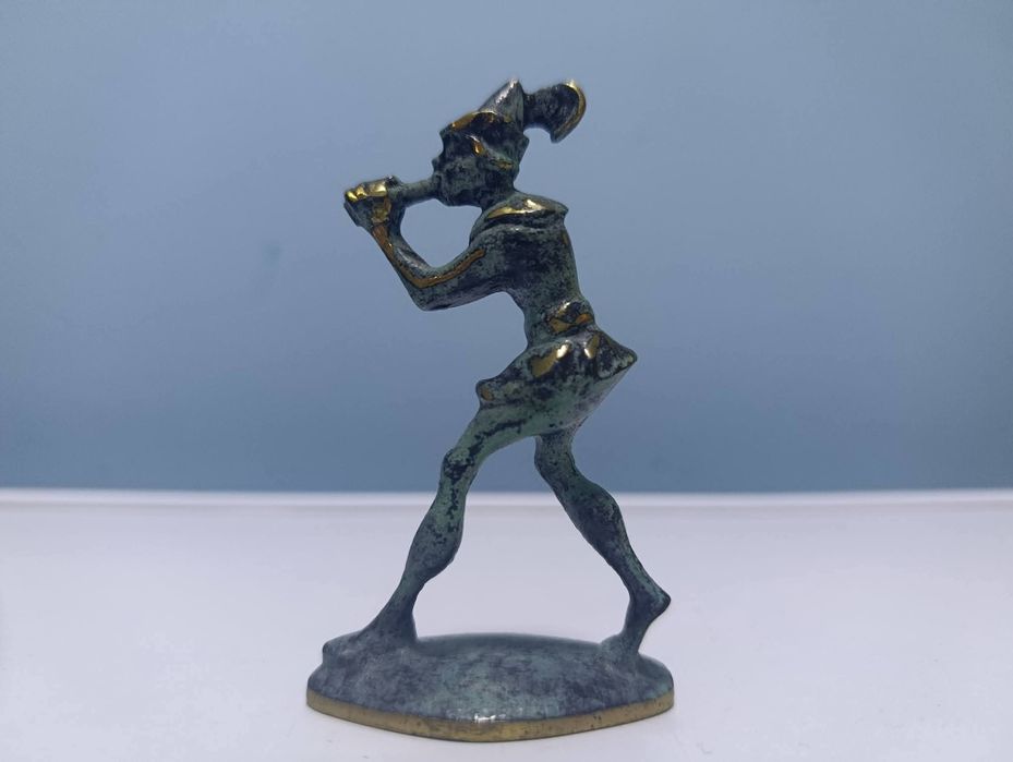 Бронзова фигурка на флейтиста на ловеца на плъхове
