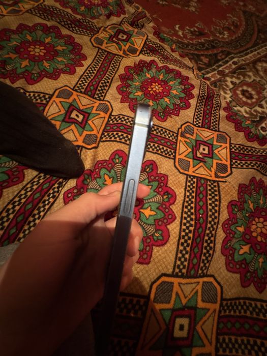продам iPhone 13 в идеальном состояний наличка