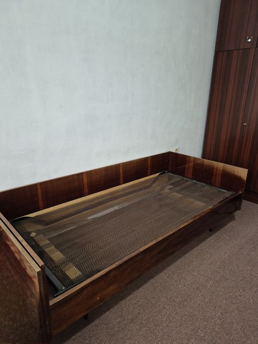 Единични легла с дюшек и пружини-2броя