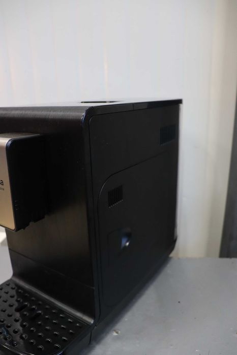 Суперавтоматична кафемашина Ufesa Sensazione, 20bar, сензорен екран