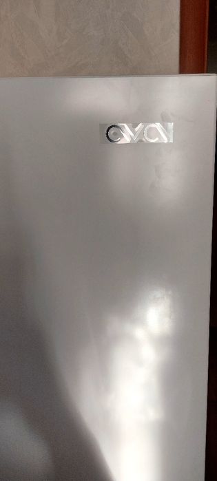 Продам морозильник новый AVA