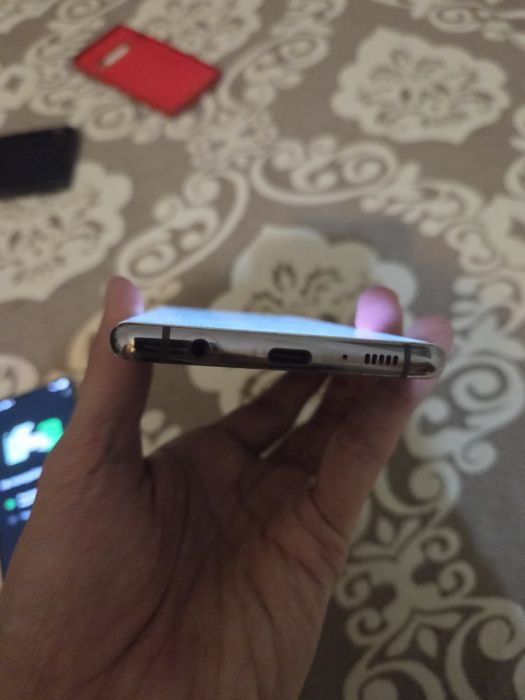 Продам samsung s10+