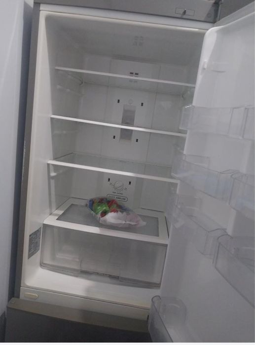 Холодильник LG продается