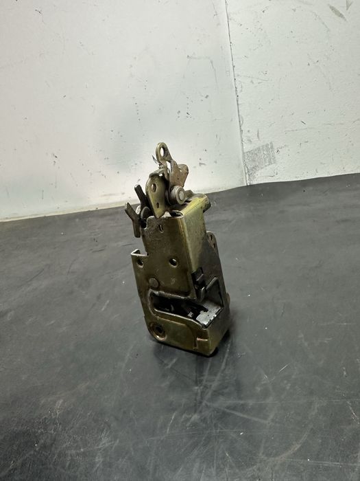 Broasca usa incuietoare stanga fata Volkswagen Vw T4 2.5 TDI