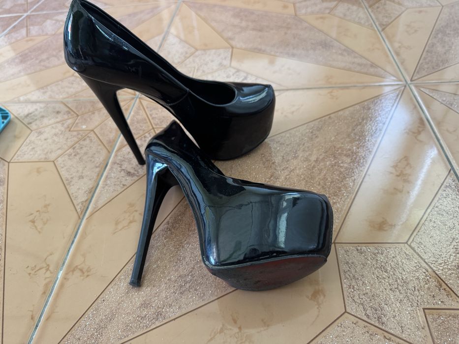 Продам туфли на высоком каблуке