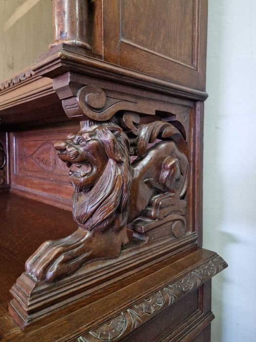 Величествен антикварен бюфет от масивен дъб в стил Неоренесанс