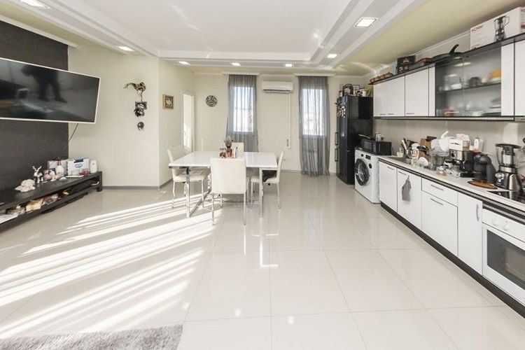 Дава се под наем Двустаен апартамент в София, Кръстова вада - 72 кв.м за 450 € - Снимка #2