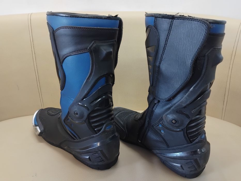 Ботуши за мотор номер 44