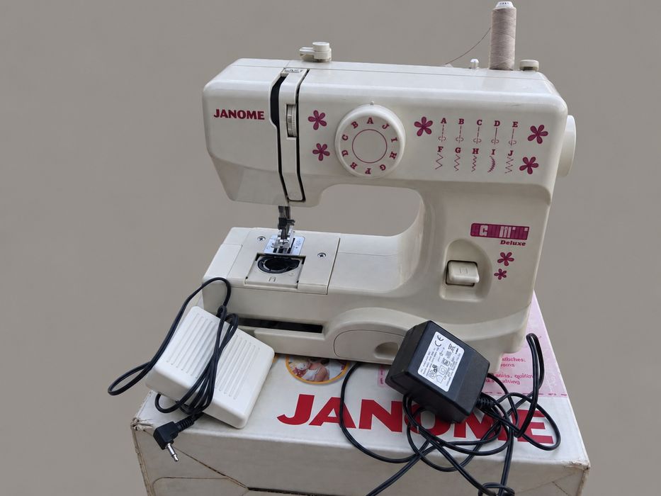 Janome Sev Mini Delux машинка
