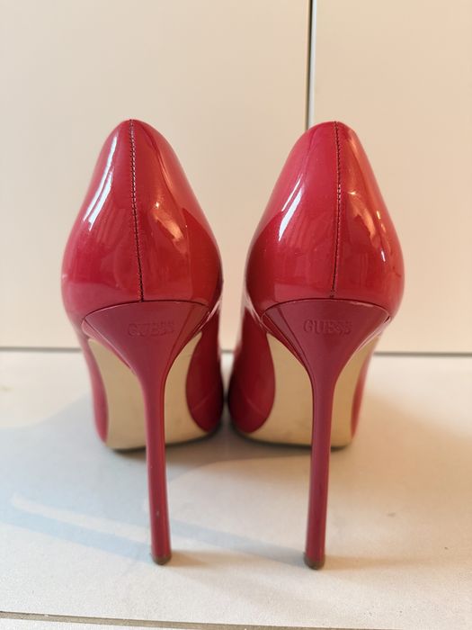 Дамски обувки на висок ток Guess
