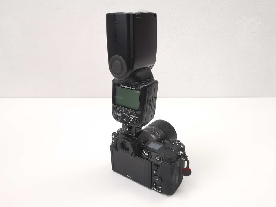 Nikon Speedlight SB-900 в пълен комплект