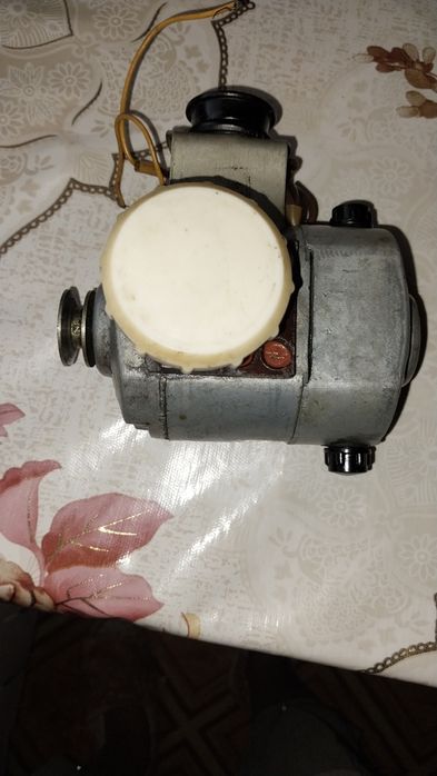 Матор от союзной швейной машинки, состояние рабочее,