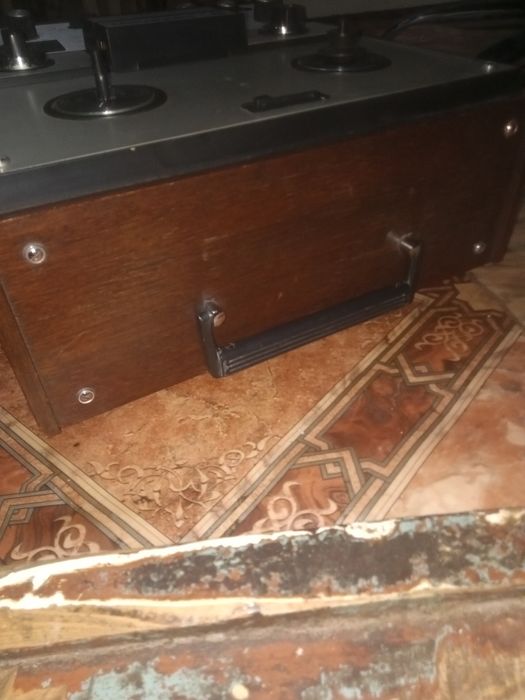 Продам, магнитофон - бобинный.