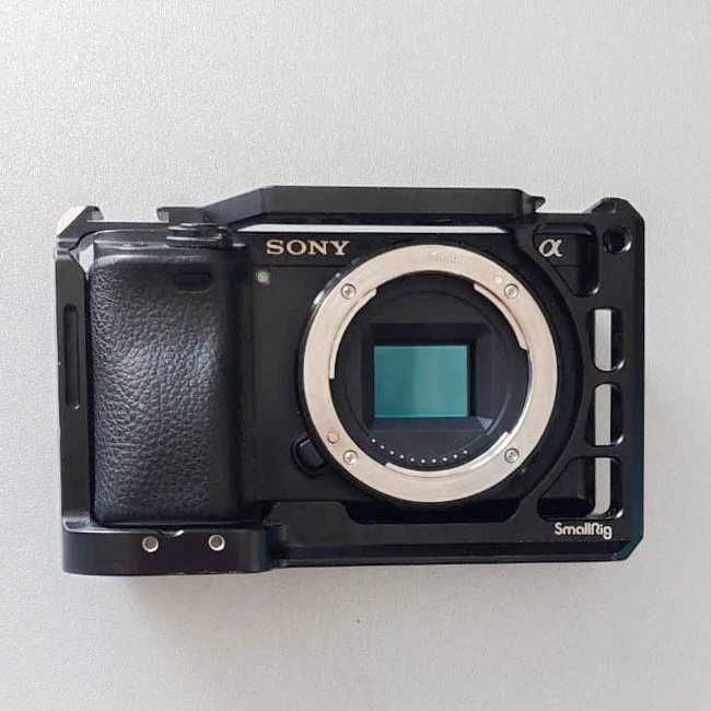 Sony A6300 (cu cage si obiectiv)