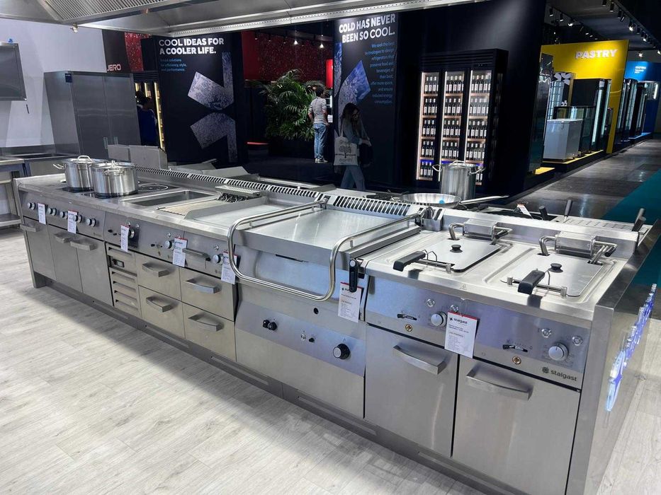 Linie completa bucatarie + Hota pe inductie cu compensare Aer