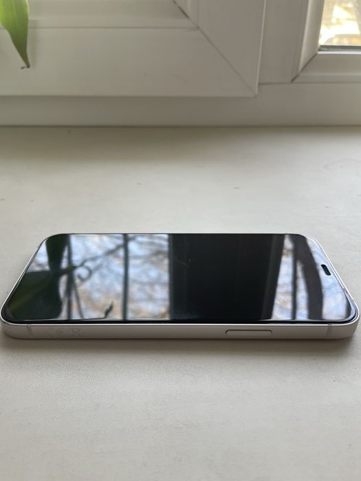 Продаю iPhone 12, 64 гб. Черный и белый