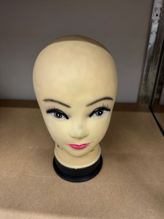 Глава-манекен за шапки