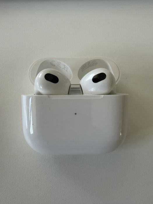 AirPods 3 MagSafe si husa UAG