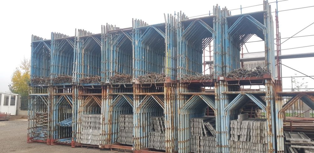 Vindem accesorii cofraje doka, distantieri, montanti, cravate, pene