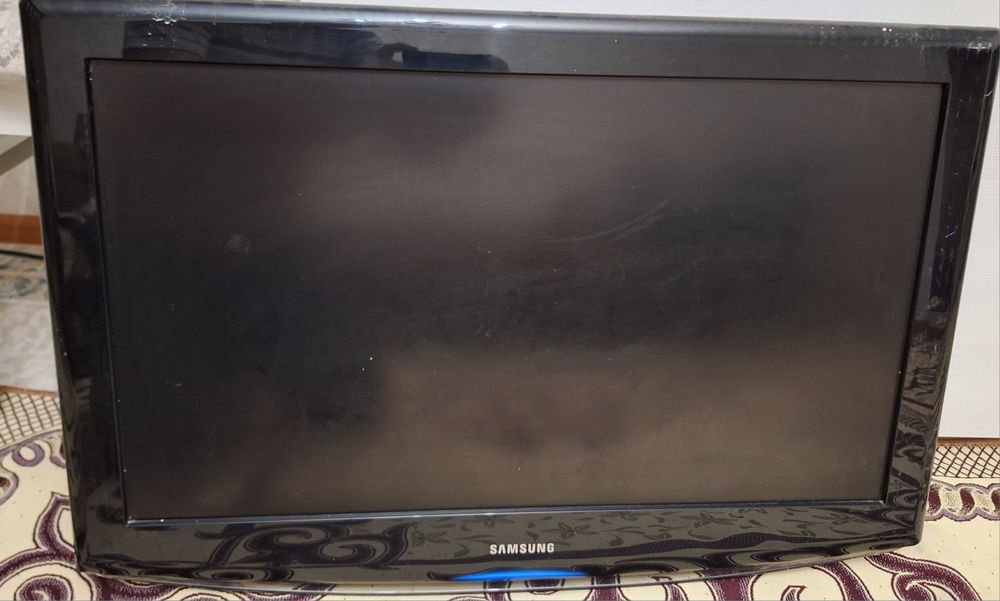 Продам телевизор самсунг, в не рабочем состоянии. На запчасти.