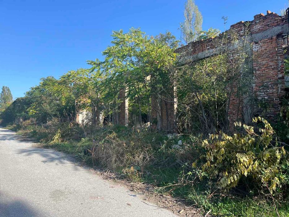 Продава се: Промишлен терен 3547 кв.м, с хале 958 кв.м, с.Ведраре