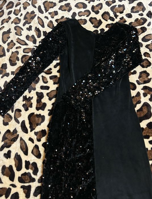 Rochie neagra.
