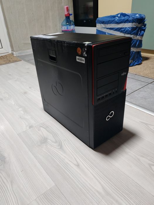 Продавам надежден и стабилен настолен компютър Fujitsu Esprimo P910-L.