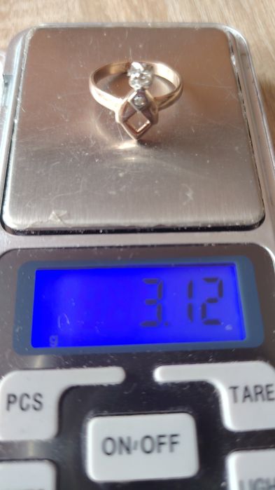 Продам женское кольцо